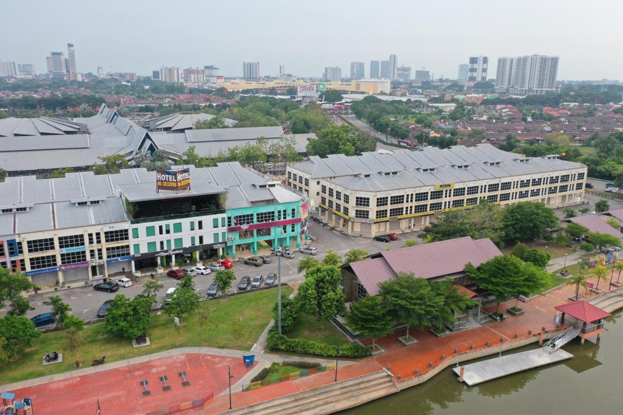 Riverfront Boutique Hotel Malacca Exteriör bild